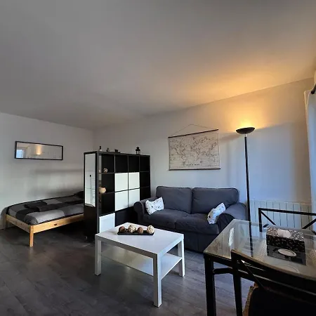 Center Studio, Castle And Insead * Fontainebleau