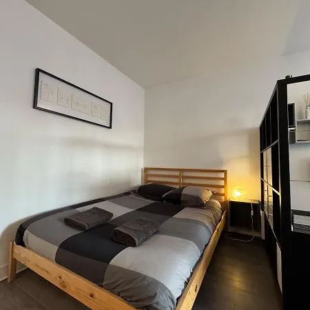 Center Studio, Castle And Insead