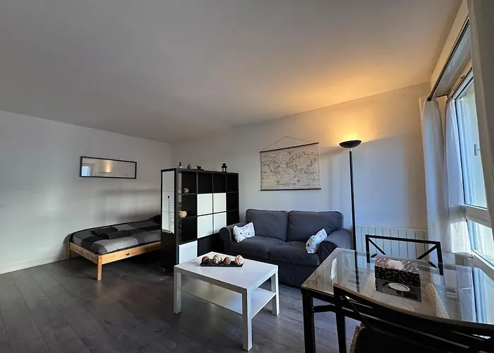 Center Studio, Castle And Insead * Fontainebleau