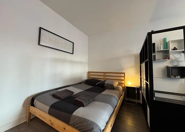 Center Studio, Castle And Insead